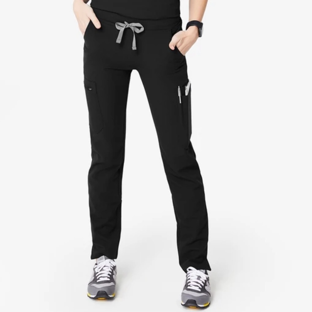 FIGS Yola black skinny scrub pants petite